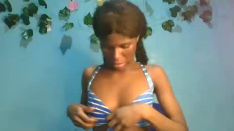 Snapshot of luckymadequeen chatting on November 2, 1:27 am Gloria online show from November 2, 1:27 am