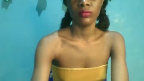 Snapshot of luckymadequeen chatting on October 5, 5:49 am Gloria online show from October 5, 5:49 am