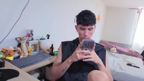 Lu Independent Model online show from March 13, 4:43 pm