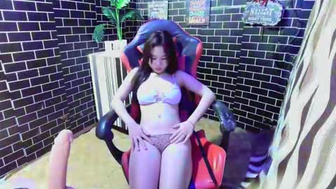 lucsin online show from February 24, 7:39 pm