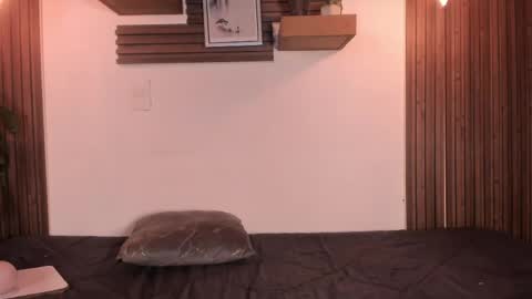 Lucy online show from May 7, 3:35 am