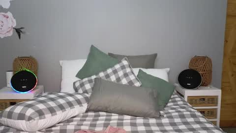 Lucy online show from April 3, 11:33 pm