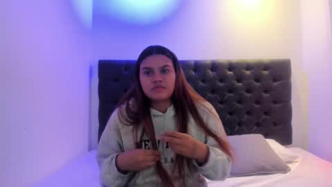 lucy_garzon online show from March 25, 12:01 pm
