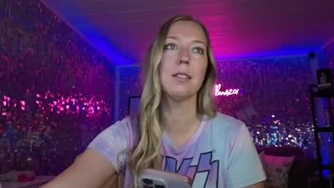 lucyallen4201 online show from June 1, 10:05 am