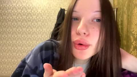 Ella online show from February 3, 1:35 am