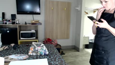 Lucy Loves Lookers online show from January 3, 5:17 am