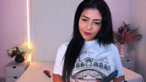 Lucy Wold online show from June 4, 7:42 pm