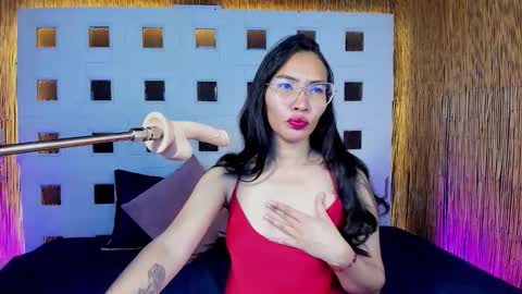 Lucy Liiu online show from February 9, 8:33 pm