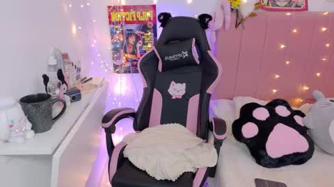 LUCYY FROM HOME  online show from February 28, 3:32 am