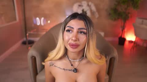 LucyRose online show from June 27, 9:37 am