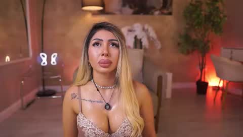 LucyRose online show from June 25, 8:08 am