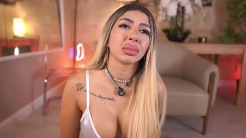 LucyRose online show from July 19, 8:17 am