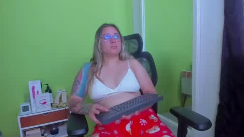 luigi0004 online show from July 25, 12:14 pm
