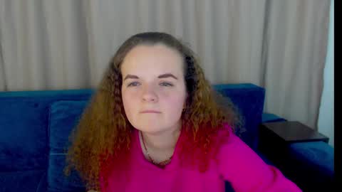 Snapshot of luisa_rosee chatting on February 19, 11:04 pm Luisa Rosee online show from February 19, 11:04 pm