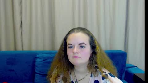 Snapshot of luisa_rosee chatting on February 22, 4:40 pm Luisa Rosee online show from February 22, 4:40 pm