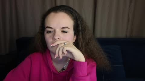 Snapshot of luisa_rosee chatting on February 15, 4:34 pm Luisa Rosee online show from February 15, 4:34 pm