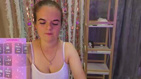 Snapshot of luisa_rosee chatting on September 10, 6:42 pm Luisa Rosee online show from September 10, 6:42 pm