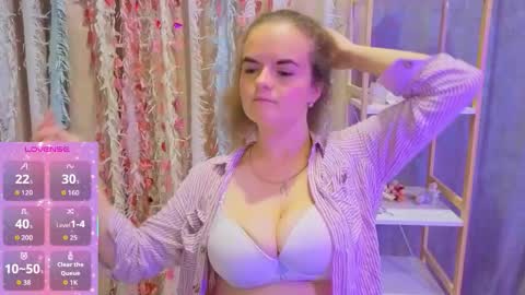 Snapshot of luisa_rosee chatting on October 9, 7:41 pm Luisa Rosee online show from October 9, 7:41 pm
