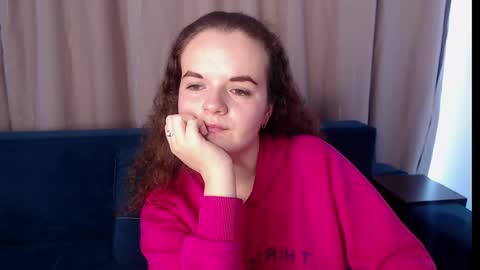 Snapshot of luisa_rosee chatting on February 19, 1:28 pm Luisa Rosee online show from February 19, 1:28 pm