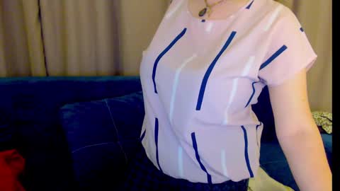 Snapshot of luisa_rosee chatting on February 22, 1:00 am Luisa Rosee online show from February 22, 1:00 am