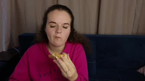 Snapshot of luisa_rosee chatting on February 17, 12:38 pm Luisa Rosee online show from February 17, 12:38 pm