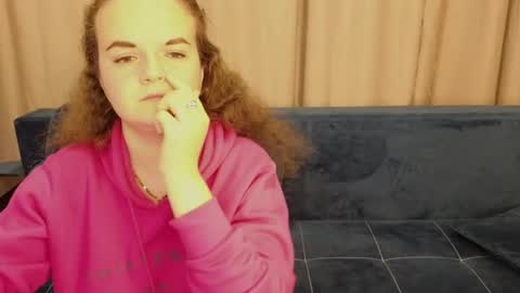 Snapshot of luisa_rosee chatting on February 15, 9:26 pm Luisa Rosee online show from February 15, 9:26 pm