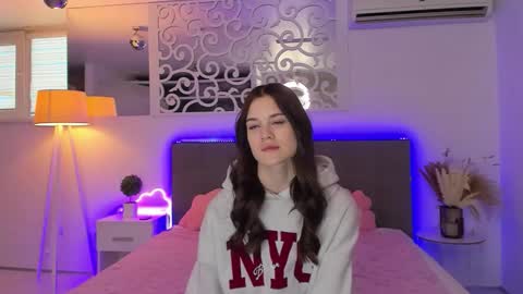 LuisaClover online show from January 17, 1:20 pm