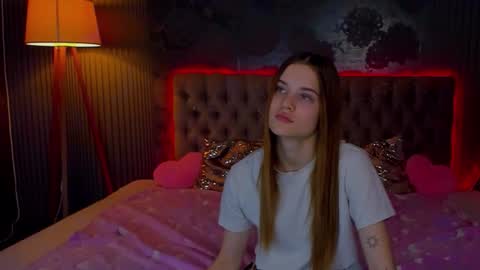 LuisaClover online show from November 28, 1:51 pm