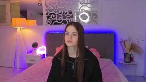 LuisaClover online show from January 7, 5:40 pm