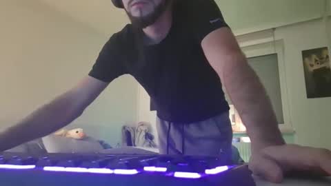 lukasschoetz online show from January 8, 8:58 pm