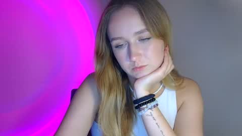Snapshot of lulu_baby1 chatting on October 8, 7:53 pm Lulu Baby18 online show from October 8, 7:53 pm