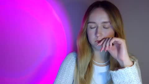 Snapshot of lulu_baby1 chatting on September 18, 8:57 pm Lulu Baby18 online show from September 18, 8:57 pm