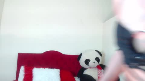 Snapshot of luluu_08 chatting on February 25, 8:21 pm LULU online show from February 25, 8:21 pm