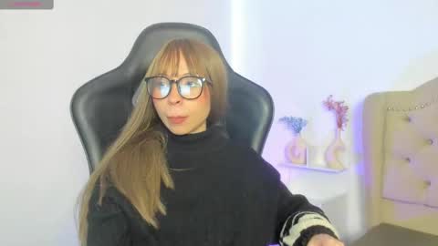 luluuberry online show from November 17, 2:41 pm