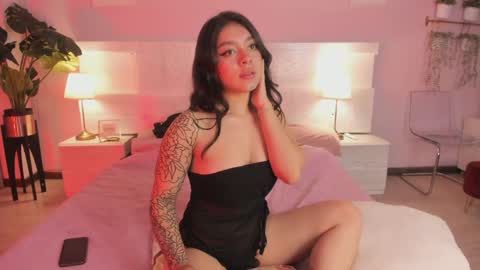 lummii_ online show from May 30, 7:56 pm