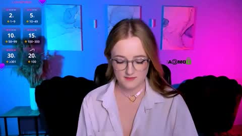 luna_berryy online show from March 4, 8:28 pm