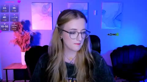 luna_berryy online show from March 6, 8:08 pm