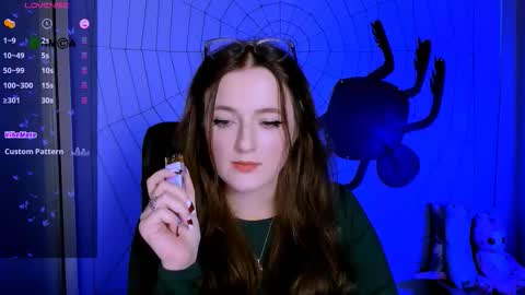 luna_berryy online show from October 29, 8:53 pm