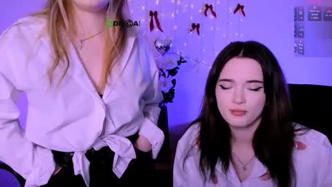 luna_berryy online show from March 13, 9:51 pm