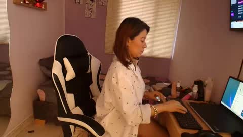 luna_desiree online show from December 5, 10:07 pm