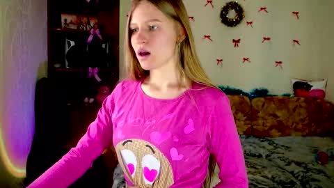 luna_evan online show from February 3, 10:30 am