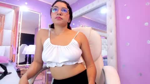 luna_hix online show from June 24, 12:34 pm