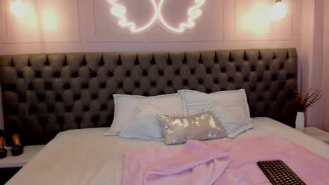 luna_hot_ass online show from March 21, 11:08 pm