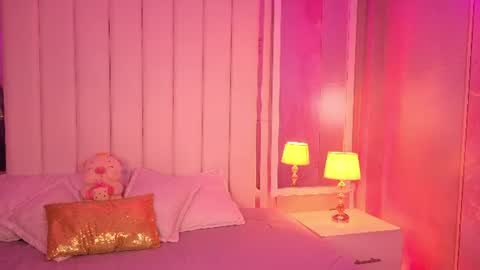 luna_hot_ass online show from June 22, 10:17 pm