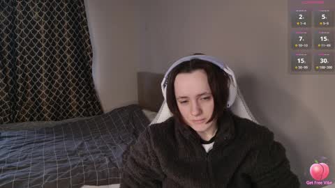 luna_loveeee online show from April 2, 4:42 am