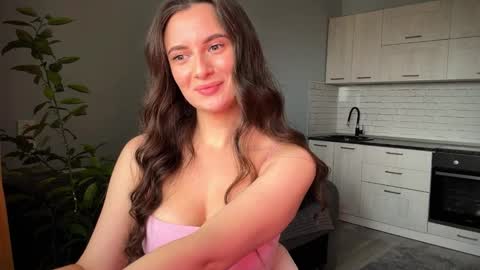 luna_raee online show from September 21, 7:23 am