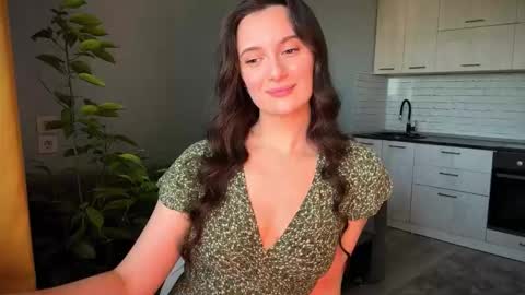 luna_raee online show from September 24, 7:59 am