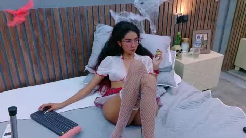 Snapshot of luna_roja25 chatting on October 18, 3:27 pm LUNA online show from October 18, 3:27 pm
