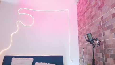 luna_valen online show from May 9, 3:45 am