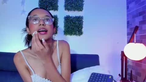 luna_valen online show from February 19, 4:11 am